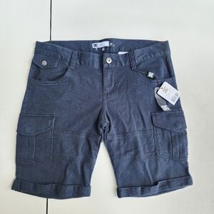 NWT DC Runaway Cargo Cuffed Black Pockets Cotton Shorts Women’s Sz 29